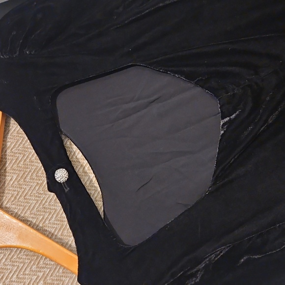 NEW! BODEN Black Velvet Long Sleeve Open Back Mini Dress 6. - Picture 8 of 8